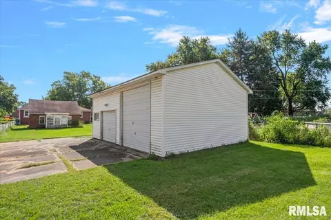 Exterior - 229 N Milton Ave, Springfield, IL 62702 photo 7 of 9