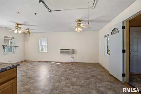 Living - 229 N Milton Ave, Springfield, IL 62702 photo 6 of 6