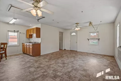 Living - 229 N Milton Ave, Springfield, IL 62702 photo 4 of 6