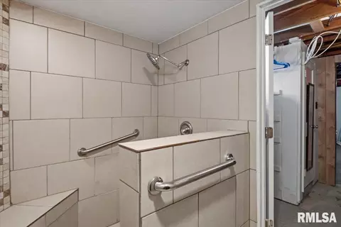 Bath - 229 N Milton Ave, Springfield, IL 62702 photo 2 of 3