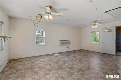 Living - 229 N Milton Ave, Springfield, IL 62702 photo 5 of 6