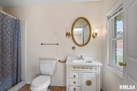 Bath - 229 N Milton Ave, Springfield, IL 62702 photo 3 of 3