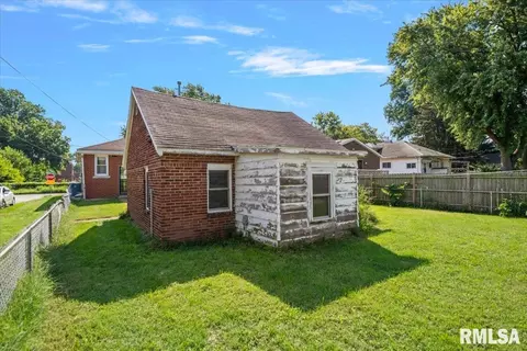 Exterior - 229 N Milton Ave, Springfield, IL 62702 photo 4 of 9