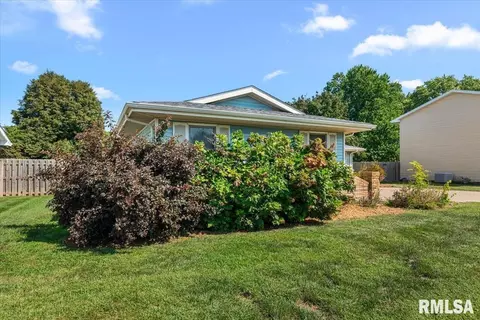 Exterior - 2517 Columbus Cir, Springfield, IL 62703 photo 1 of 10