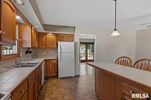 Kitchen - 2517 Columbus Cir, Springfield, IL 62703 photo 2 of 3