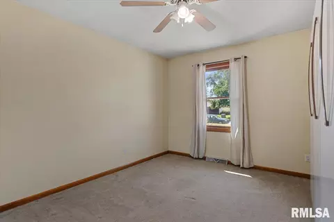 Bedroom - 2517 Columbus Cir, Springfield, IL 62703 photo 3 of 3