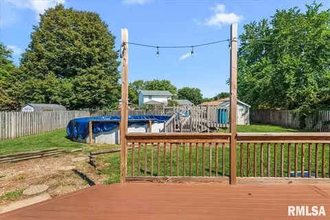 Exterior - 2517 Columbus Cir, Springfield, IL 62703 photo 2 of 10