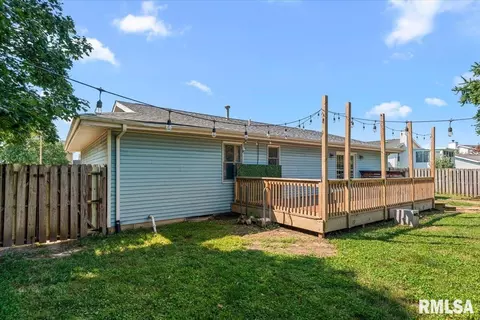 Exterior - 2517 Columbus Cir, Springfield, IL 62703 photo 6 of 10