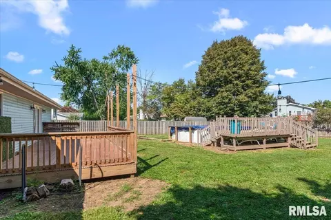 Exterior - 2517 Columbus Cir, Springfield, IL 62703 photo 7 of 10
