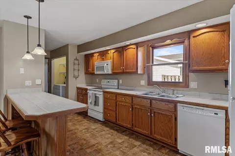 Kitchen - 2517 Columbus Cir, Springfield, IL 62703 photo 1 of 3