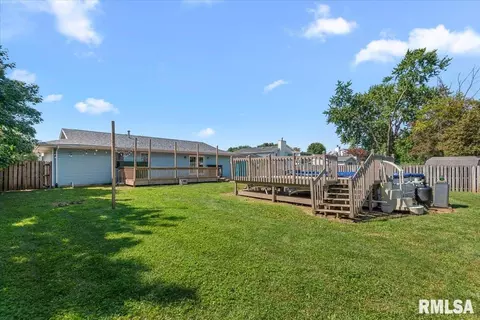 Exterior - 2517 Columbus Cir, Springfield, IL 62703 photo 8 of 10