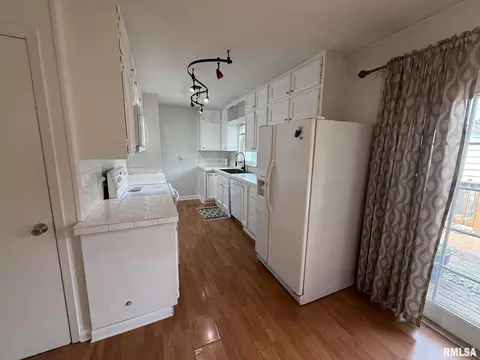 Kitchen - 18 Radcliff Rd, Springfield, IL 62703 photo 3 of 3