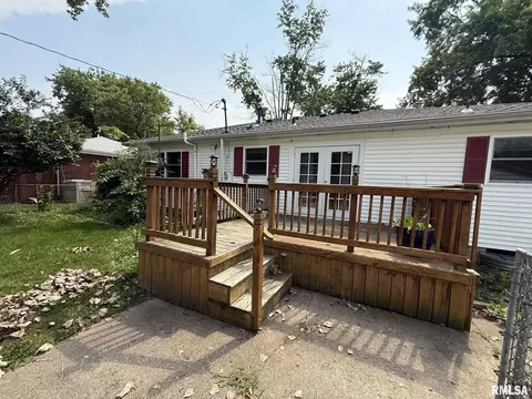 Exterior - 18 Radcliff Rd, Springfield, IL 62703 photo 4 of 7