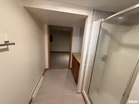 Bath - 18 Radcliff Rd, Springfield, IL 62703 photo 5 of 5