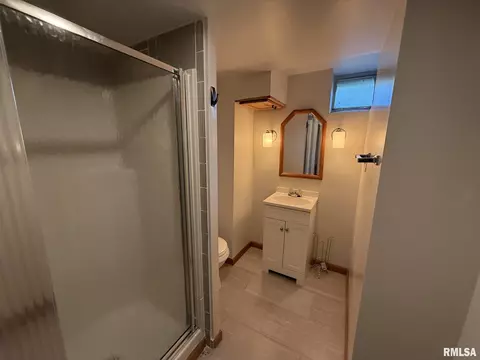Bath - 18 Radcliff Rd, Springfield, IL 62703 photo 3 of 5