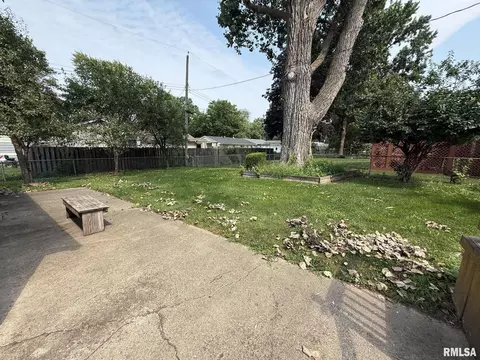 Exterior - 18 Radcliff Rd, Springfield, IL 62703 photo 6 of 7
