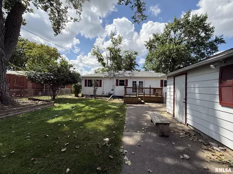 Exterior - 18 Radcliff Rd, Springfield, IL 62703 photo 2 of 7