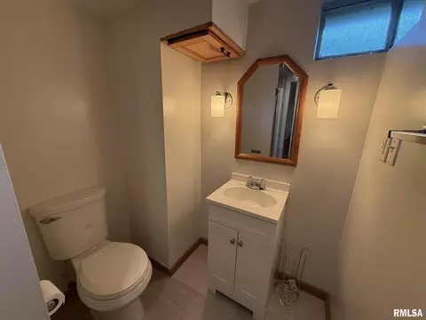 Bath - 18 Radcliff Rd, Springfield, IL 62703 photo 4 of 5