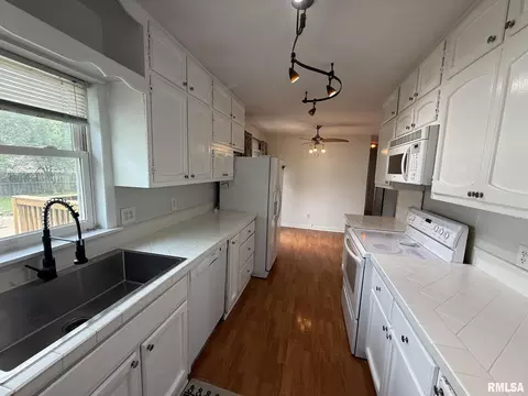 Kitchen - 18 Radcliff Rd, Springfield, IL 62703 photo 2 of 3