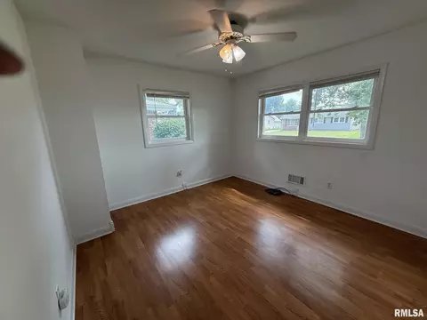 Bedroom - 18 Radcliff Rd, Springfield, IL 62703 photo 1 of 5