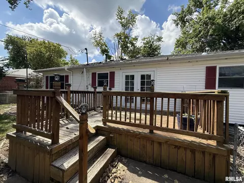 Exterior - 18 Radcliff Rd, Springfield, IL 62703 photo 5 of 7