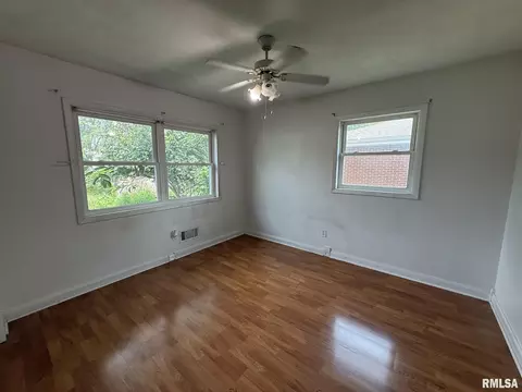 Bedroom - 18 Radcliff Rd, Springfield, IL 62703 photo 3 of 5