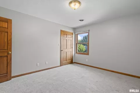Bedroom - 2316 Shabbona Dr, Springfield, IL 62702 photo 5 of 12