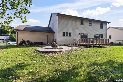Exterior - 2316 Shabbona Dr, Springfield, IL 62702 photo 3 of 6