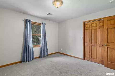 Bedroom - 2316 Shabbona Dr, Springfield, IL 62702 photo 7 of 12