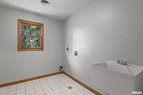 Other - 2316 Shabbona Dr, Springfield, IL 62702 photo 8 of 11