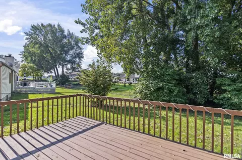 Exterior - 2316 Shabbona Dr, Springfield, IL 62702 photo 2 of 6