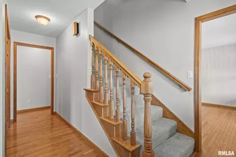 Entry Way - 2316 Shabbona Dr, Springfield, IL 62702 photo 2 of 5