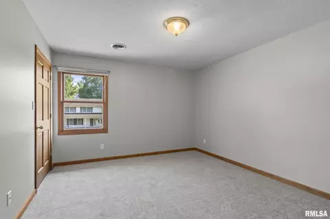 Bedroom - 2316 Shabbona Dr, Springfield, IL 62702 photo 4 of 12