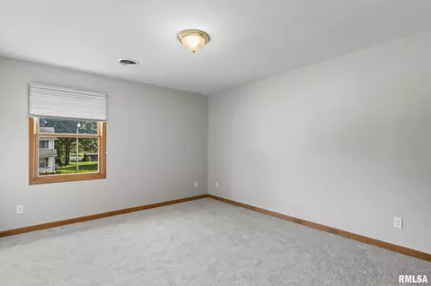 Bedroom - 2316 Shabbona Dr, Springfield, IL 62702 photo 10 of 12