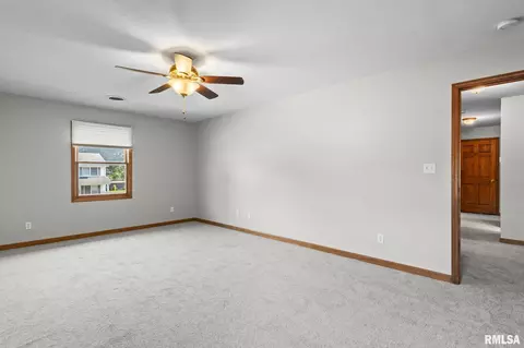 Bedroom - 2316 Shabbona Dr, Springfield, IL 62702 photo 3 of 12