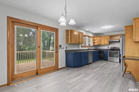 Kitchen - 2316 Shabbona Dr, Springfield, IL 62702 photo 3 of 5