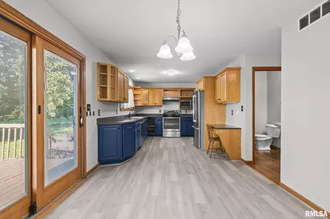 Kitchen - 2316 Shabbona Dr, Springfield, IL 62702 photo 5 of 5
