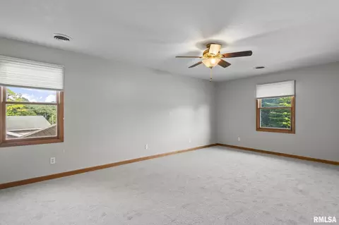 Bedroom - 2316 Shabbona Dr, Springfield, IL 62702 photo 2 of 12