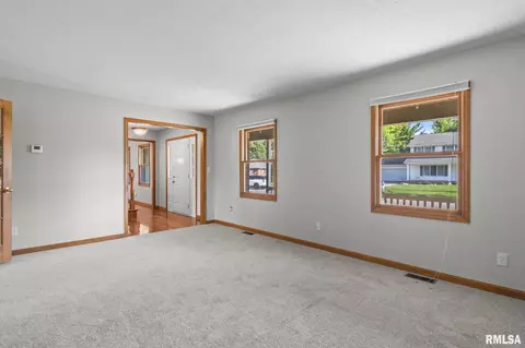 Living - 2316 Shabbona Dr, Springfield, IL 62702 photo 1 of 7