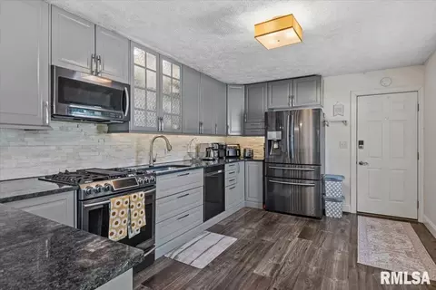 Kitchen - 60 Archer Ave, Springfield, IL 62704 photo 1 of 2