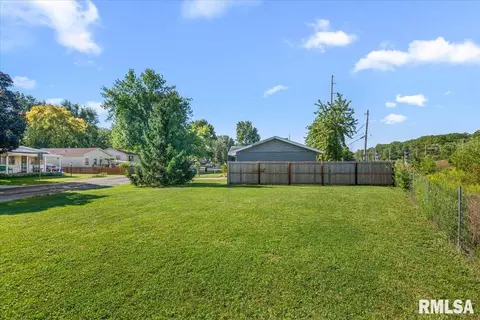 Exterior - 2517 Burton Dr, Springfield, IL 62703 photo 2 of 6