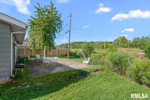 Exterior - 2517 Burton Dr, Springfield, IL 62703 photo 4 of 6