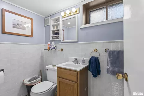 Bath - 2036 N 7th St, Springfield, IL 62704 photo 2 of 2