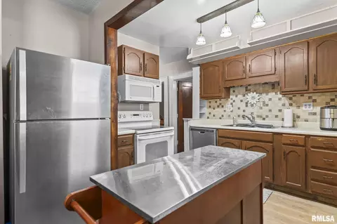 Kitchen - 2036 N 7th St, Springfield, IL 62704 photo 3 of 5