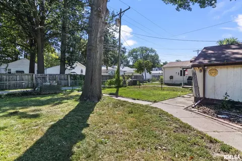 Exterior - 2036 N 7th St, Springfield, IL 62704 photo 3 of 6