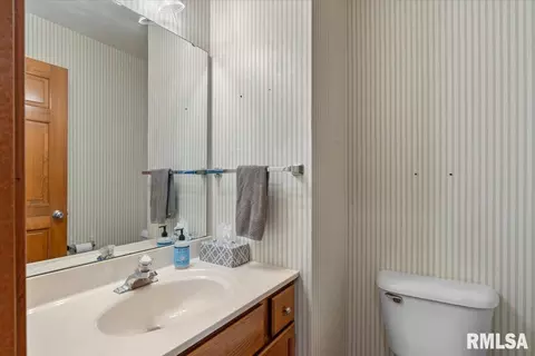 Bath - 2105 Burgess Dr, Springfield, IL 62711 photo 4 of 4