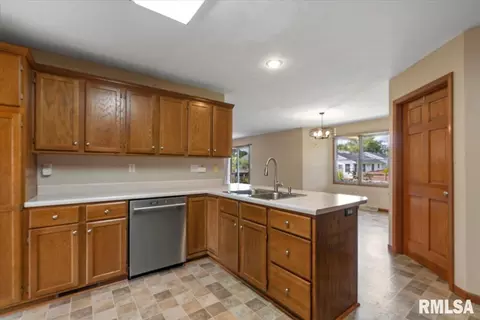 Other - 2105 Burgess Dr, Springfield, IL 62711 photo 3 of 15