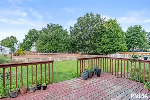 Exterior - 2105 Burgess Dr, Springfield, IL 62711 photo 2 of 6