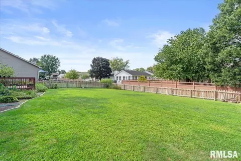 Exterior - 2105 Burgess Dr, Springfield, IL 62711 photo 3 of 6