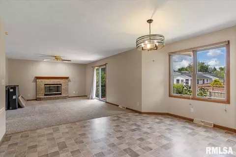 Living - 2105 Burgess Dr, Springfield, IL 62711 photo 6 of 8